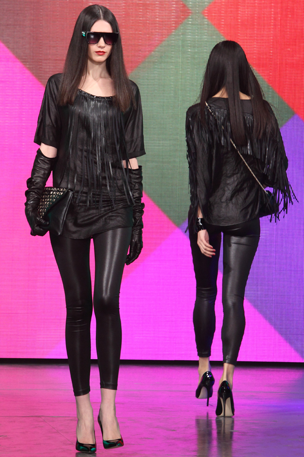4, fashion show imperfect, 2 fashion sisters