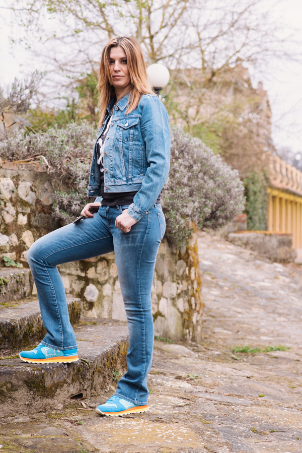 Cristina Lodi,  Atlantic Stars, running, Levi's jeans, denim, 2 fashion sisters