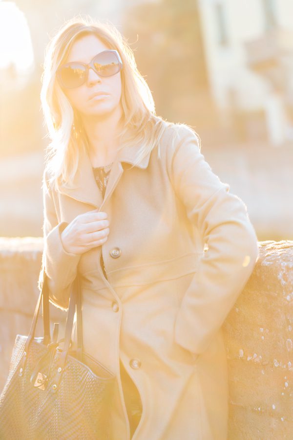 Cristina Lodi, cappotto cammello, cappotto kaos, borsa v73, occhiali chanel